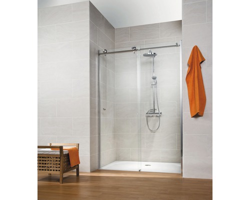 Porte de douche dans niche avec porte coulissante SCHULTE MasterClass ExpressPlus 140 cm couleur du profilé chrome décor de vitre verre transparent avec verre antitache butée de porte à droite Salle de bain avec cabine de douche avec porte coulissante et robinetterie de douche