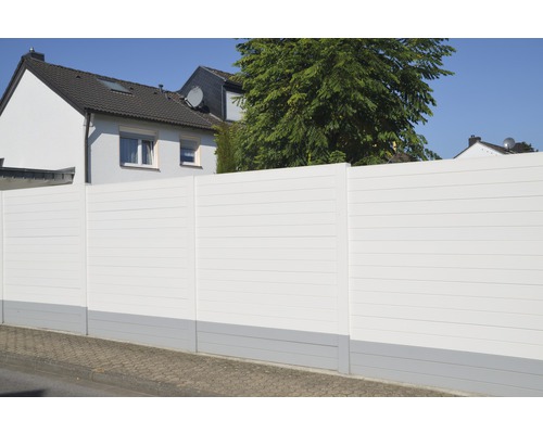 Clôture de jardin en plastique avec panneaux horizontaux