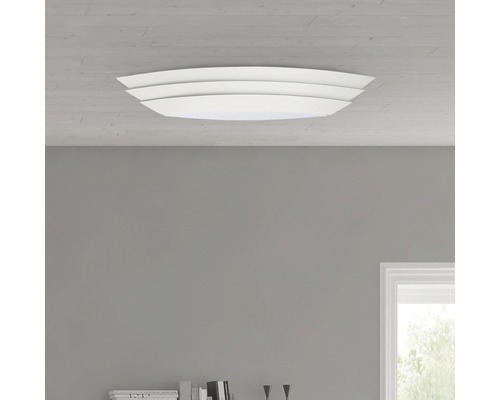 Plafonnier dans une pièce, éclairage intérieur moderne