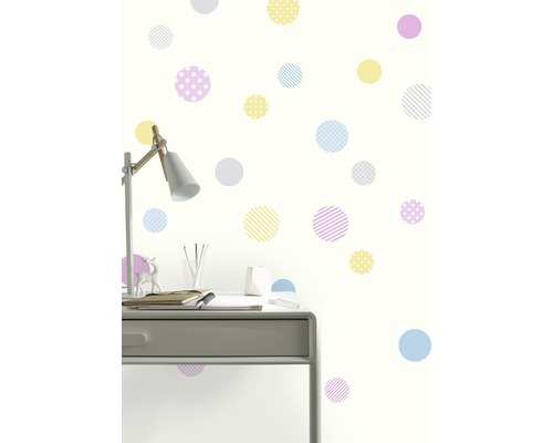 Décoration murale avec motif de cercle au-dessus du bureau