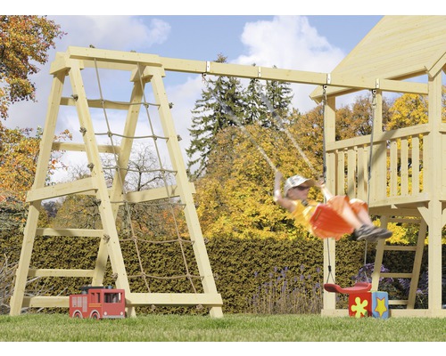 Tour de jeu avec filet d''escalade et balançoire dans le jardin