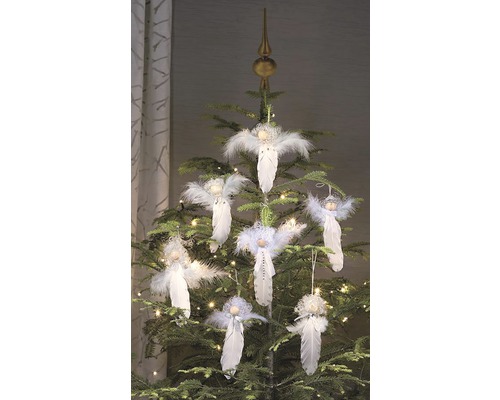 Sapin de Noël décoré avec des pendentifs d''ange en plumes et une étoile