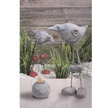 Dekorative Vogelfiguren aus Stein für den Garten