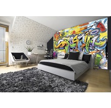 Chambre moderne avec papier peint photo graffiti, lit et tapis