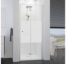Begehbare Dusche mit Klarglas und teilweiser Sichtschutzfolie in einem hellen Badezimmer.