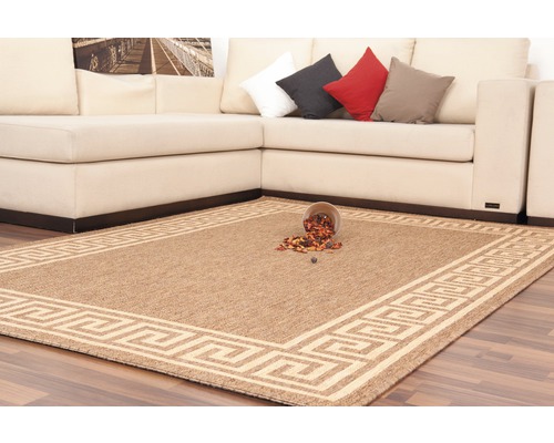 Tapis avec motif de méandre et décoration dans un salon