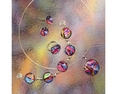 Ensemble de bijoux avec collier, bracelet, boucles d''oreilles et bague