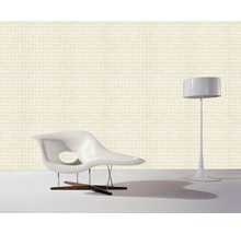 Aménagement d''une pièce avec papier peint vinyle, fauteuil et lampadaire