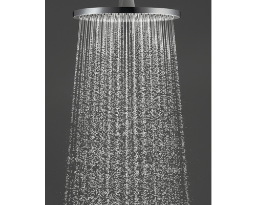 Regendusche mit Wasserstrahl