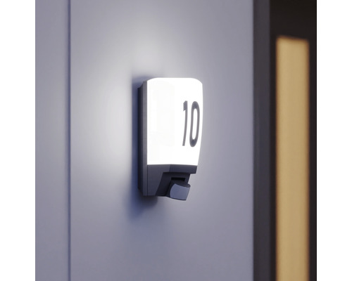 Numéro de maison éclairé avec le numéro 10