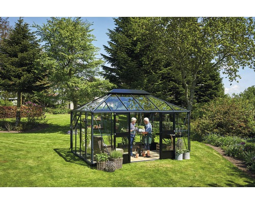 Serre de jardin avec deux personnes