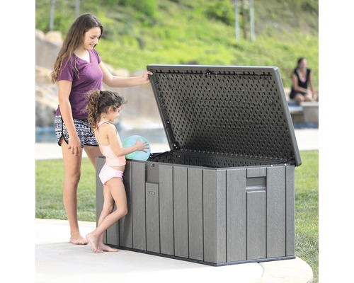 Gartenbox mit zwei Kindern in einem Garten dargestellt.
