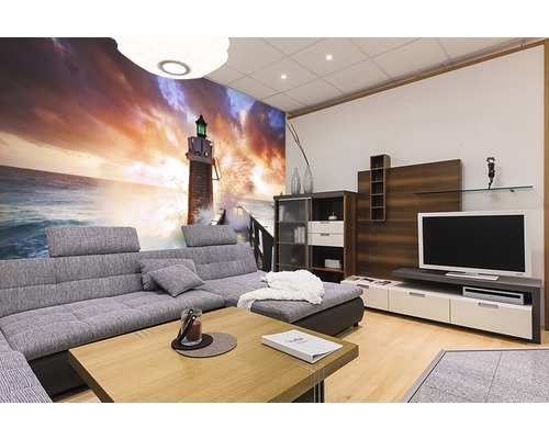 Salon avec papier peint photo phare au bord de la mer