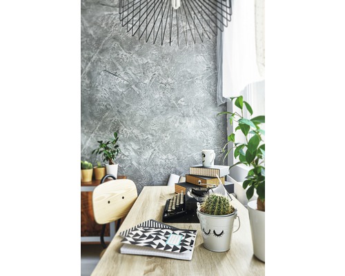 Bureau avec décoration et fournitures de bureau dans une pièce lumineuse