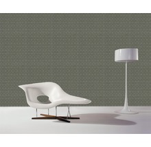 Szene mit Design Tapete, Sessel und Stehlampe