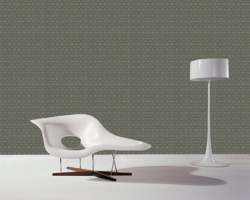 Scène avec papier peint design, fauteuil et lampadaire