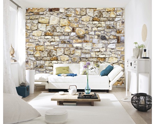 Salon avec canapé blanc et papier peint photo aspect pierre