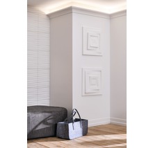 Modern gestalteter Flur mit Sitzhocker, Filztasche und Wanddekoration