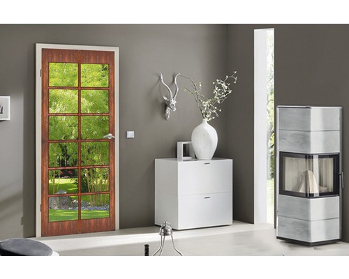 Intérieur avec porte intérieure à vitres et motif de jardin