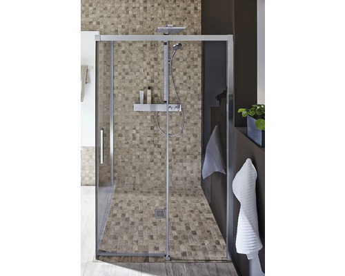 Douche à l''italienne avec mosaïque murale et au sol et système de douche