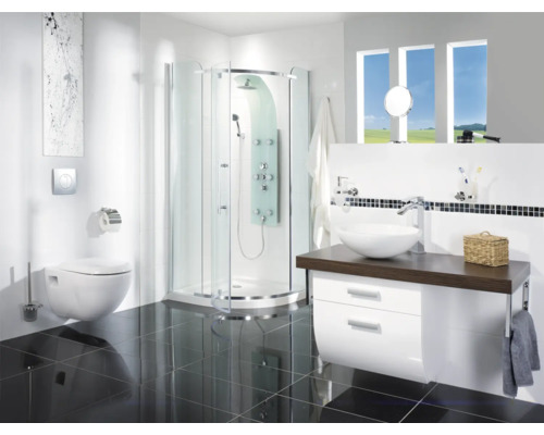 Modernes Badezimmer mit Dusche, Waschbecken, Toilette und schwarzen Fliesen