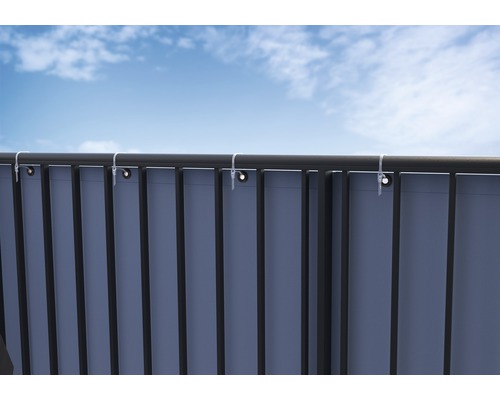 Clôture d''intimité fixée à une clôture