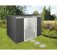 Gartenschuppen aus Metall mit Schiebetür auf Rasenfläche