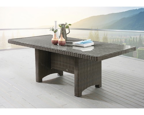 Table de jardin Destiny LUNA 200x100x75cm rectangulaire, vintage gris Table de jardin en polyrotin sur une terrasse avec vaisselle et décoration