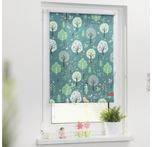Rollo mit Waldmuster am Fenster