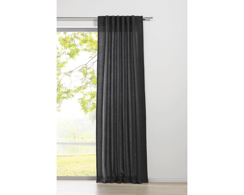 Rideau en tissu noir à la fenêtre pour la décoration intérieure