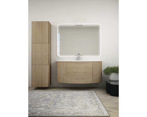 Salle de bain moderne avec meuble sous-lavabo, armoire de toilette et étagère haute
