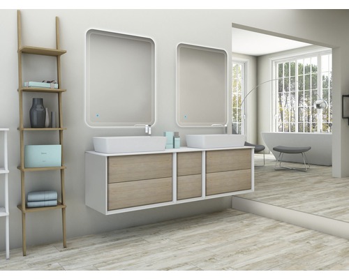 Salle de bains avec meuble-lavabo, deux vasques à poser, deux miroirs et étagère