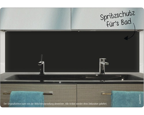 Badezimmer Waschbecken mit Spritzschutz an der Wand