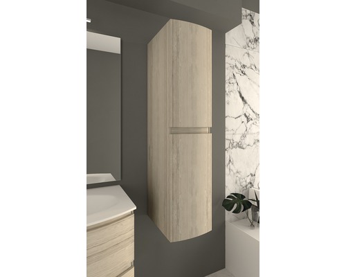 Hochschrank im Badezimmer mit Holzstruktur