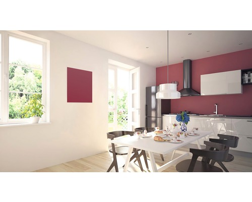 Helle Küche mit Esstisch und zeitgemäßer Einrichtung