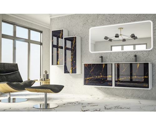 Modernes Badezimmer mit Waschtisch, Spiegelschrank und Sessel