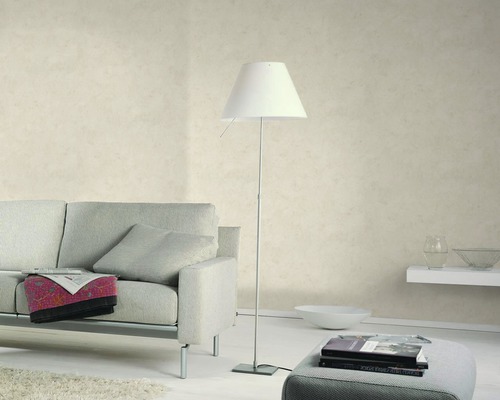 Salon avec lampadaire, canapé et décoration pour aménagement intérieur