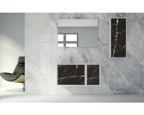 Salle de bain avec meuble sous-vasque, armoire de toilette et miroir