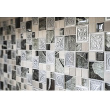 Wandfliesen mit unterschiedlichen Mustern und Texturen für die Wandgestaltung