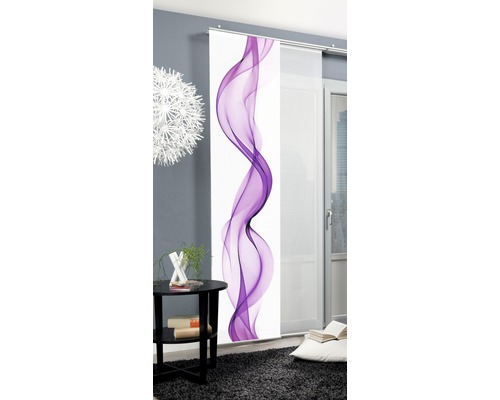 Scène d''intérieur avec rideau coulissant à motif abstrait