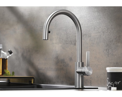 Küchenarmatur aus Metall mit hohem Auslauf