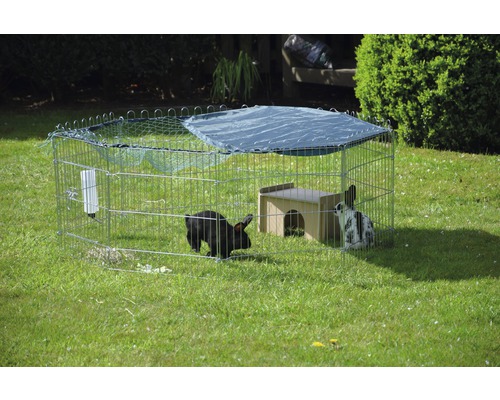 Parc d''extérieur pour petits animaux avec toit, abreuvoir et clapier dans le jardin