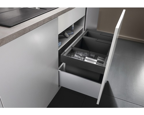 Meuble de cuisine ouvert avec système de tri des déchets et tiroir