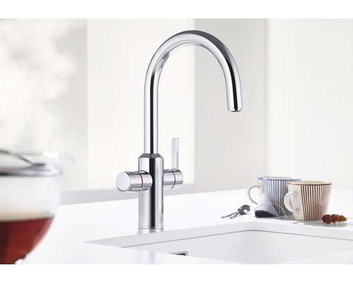 Küchenarmatur aus Metall mit hohem Auslauf