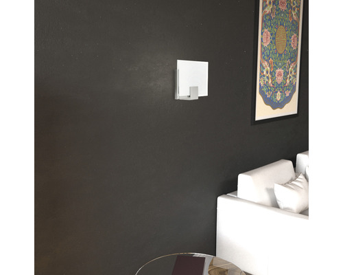 Applique murale en métal et plastique dans le salon