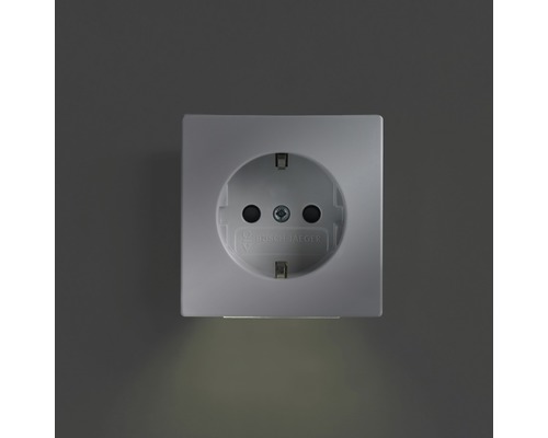 Prise de courant avec veilleuse intégrée