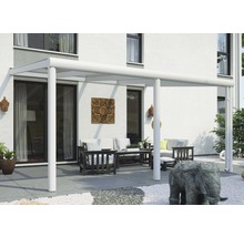Terrasse mit Terrassenüberdachung, Gartenmöbeln und Dekoration