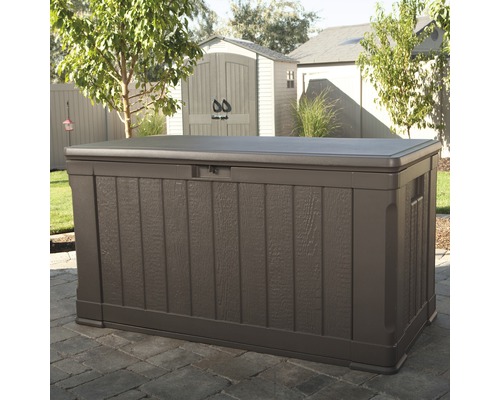 Coffre de jardin en plastique à l''extérieur
