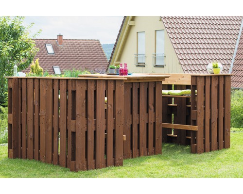 Bar extérieur en palettes de bois dans le jardin