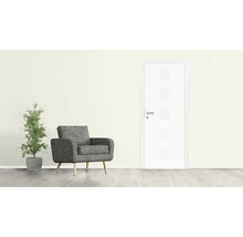 Zimmer mit Sessel, Topfpflanze und Innentür